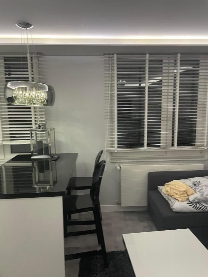 Apartament Poniatowa Lägenhet Exteriör bild