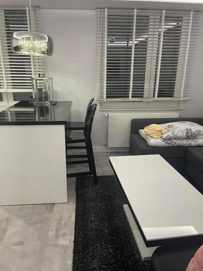 Apartament Poniatowa Lägenhet Exteriör bild